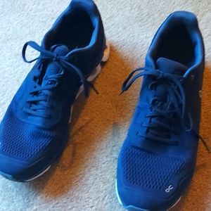 Men's size 12 On cloud ace shoes